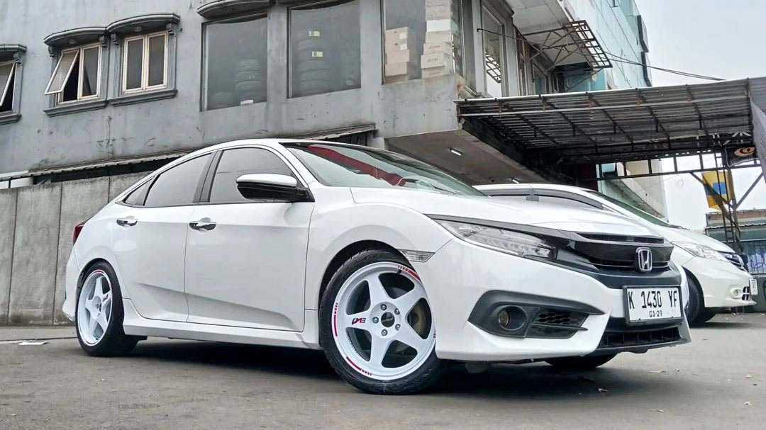 Honda Civic Putih Velg Putih