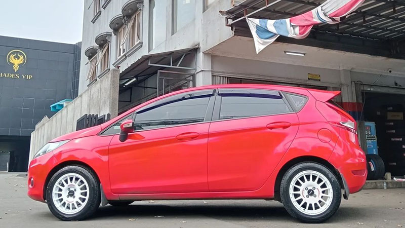 Velg Mobil Ford Fiesta